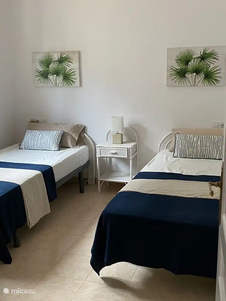 Schlafzimmer 2 Betten 90 cm, Klimaanlage und Deckenventilator