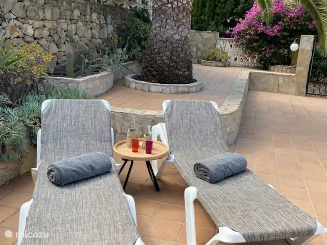 Villa Bella Vista | Espagne, Costa Blanca, Dénia - villa Plusieurs endroits pour bronzer ou faire la sieste (avant la rénovation de la terrasse et l’installation de la douche)