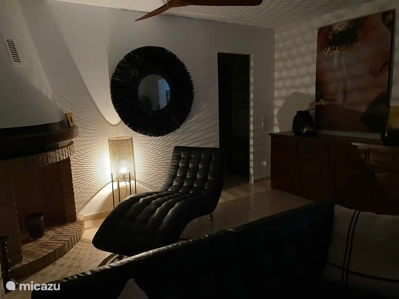 Wohnzimmer und Long Chair by night