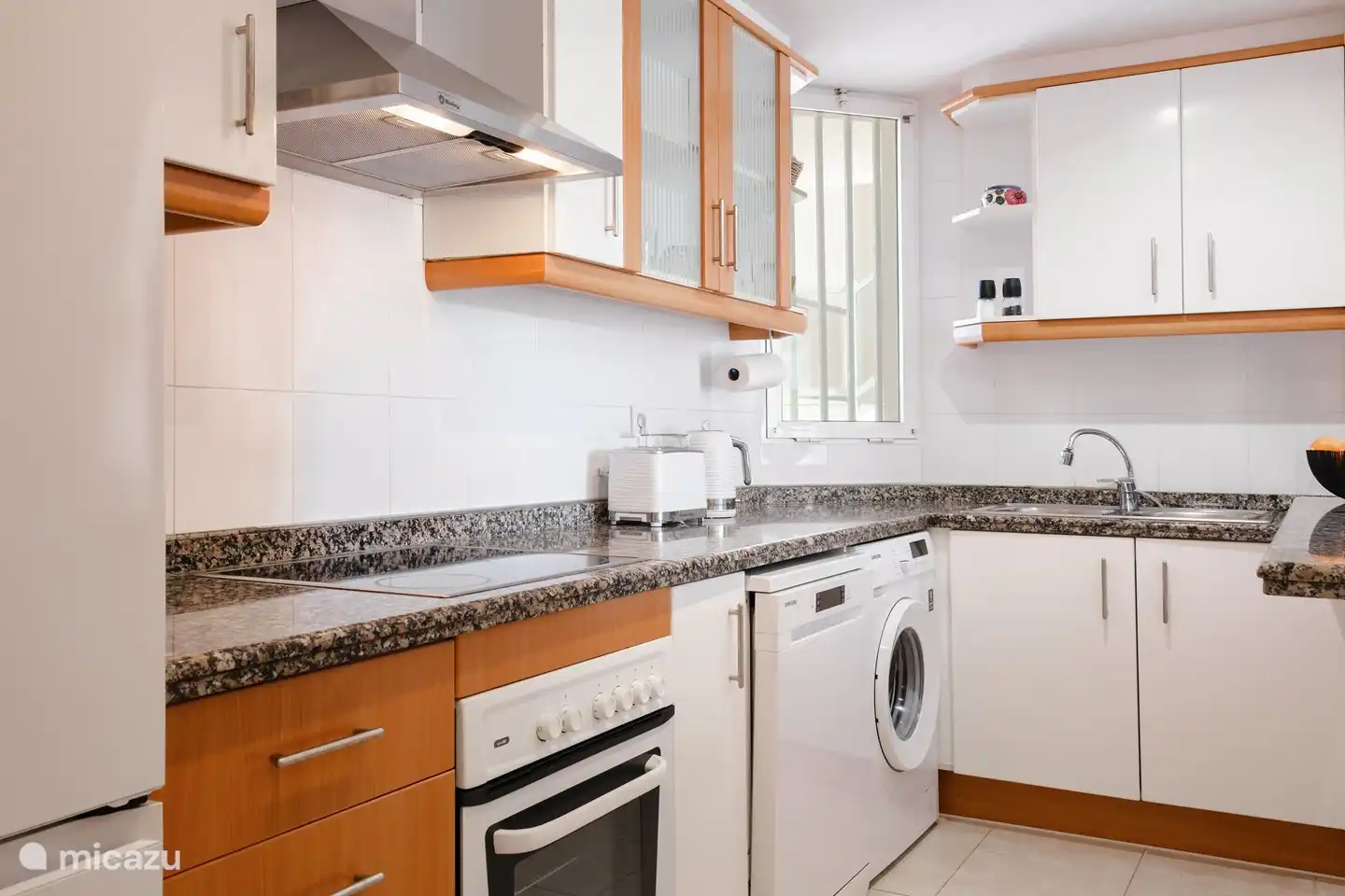 Cocina totalmente equipada, con cafetera Nespresso incluida lavadora