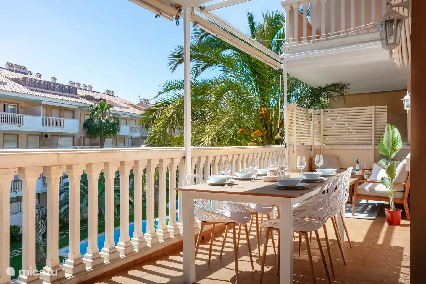 Amplio balcón, orientado al suroeste