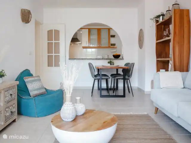 Piso Encanto en España, Costa Blanca, Jávea - apartamento Sala de estar con mesa de comedor y cocina abierta