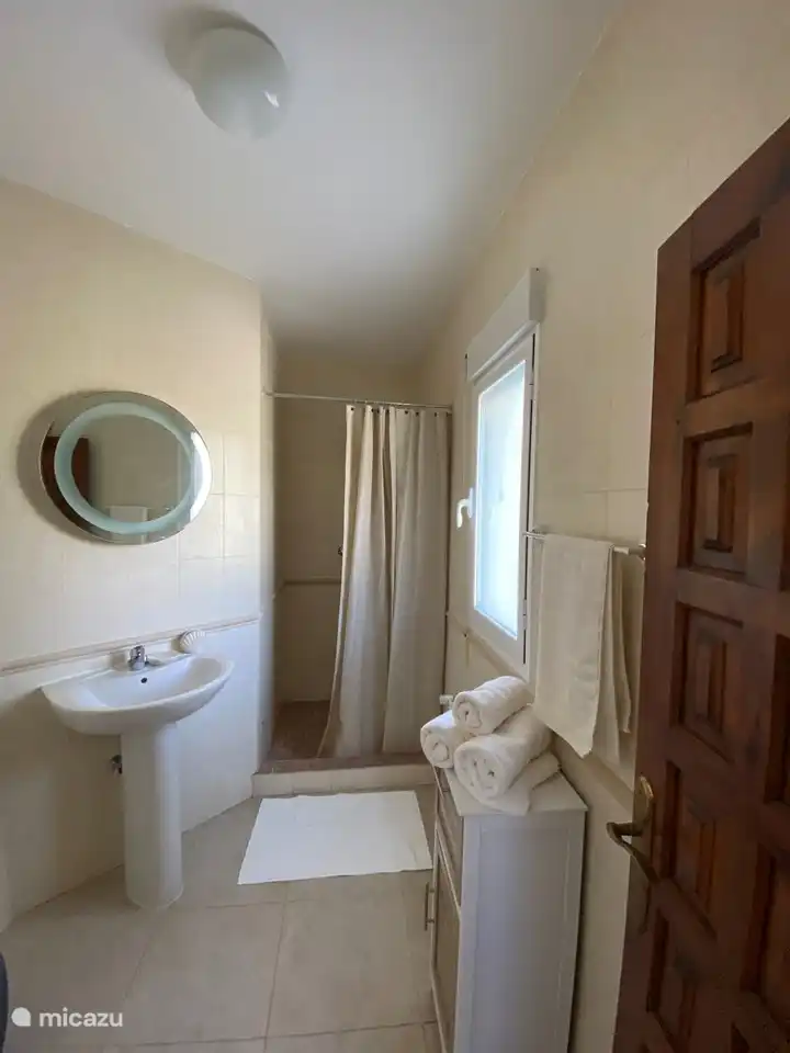 bathroom 4