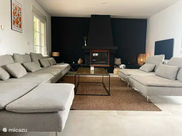 Casa Merle | Espagne, Costa Blanca, Dénia - villa salon avec suffisamment de places assises pour 12 personnes, IPTV avec toutes les chaînes néerlandaises et étrangères et Google Chromecast si vous souhaitez vous diffuser