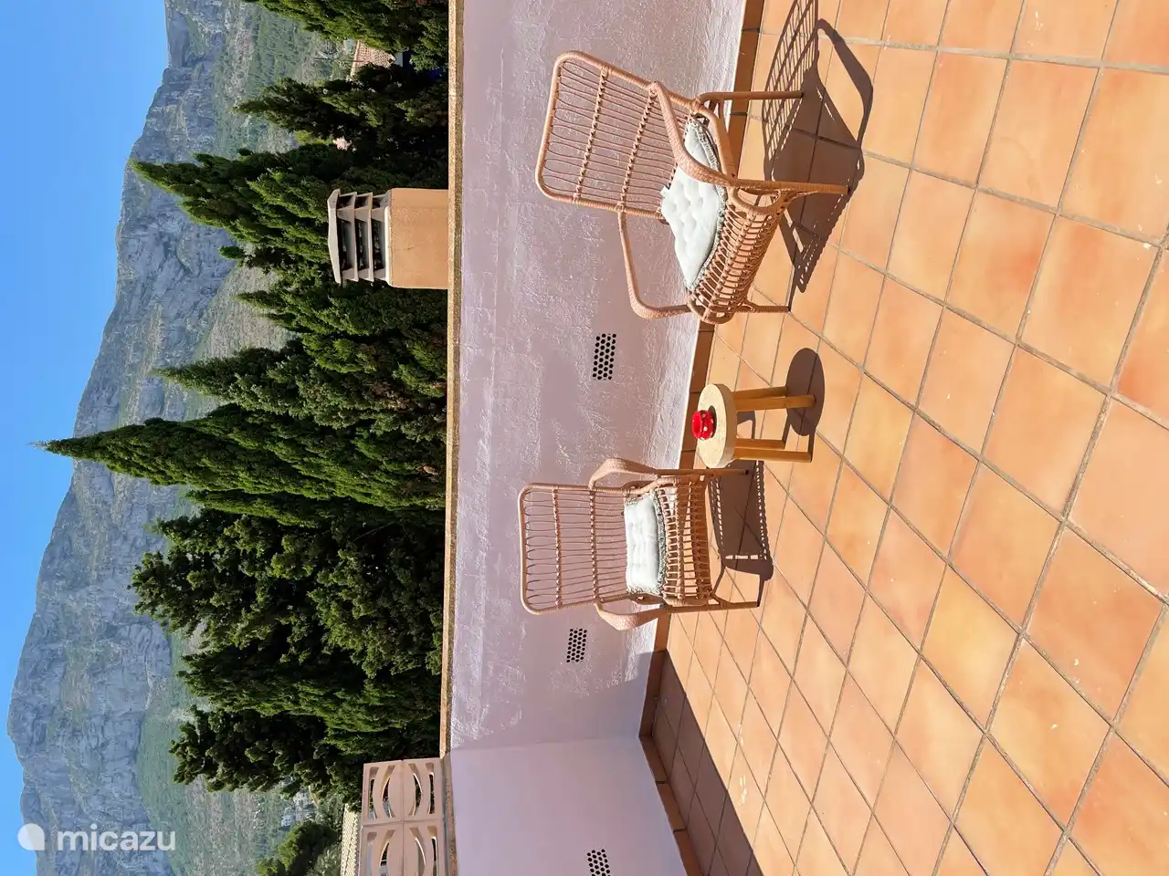 La azotea con vistas al mar y montaña