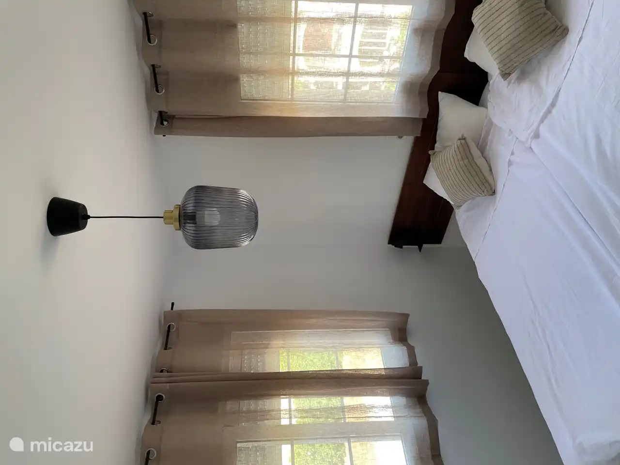 dormitorio del lado del jardín en el 1er piso