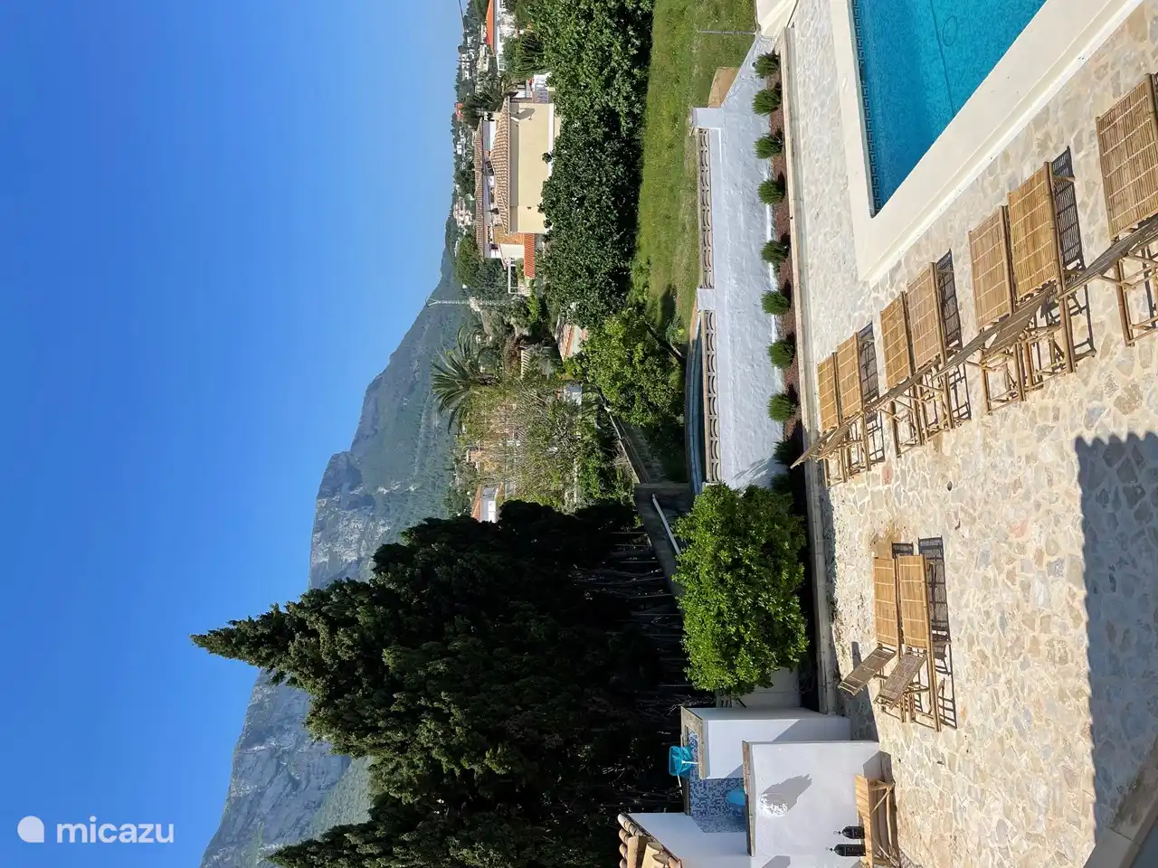 vista de la piscina desde el 1er piso