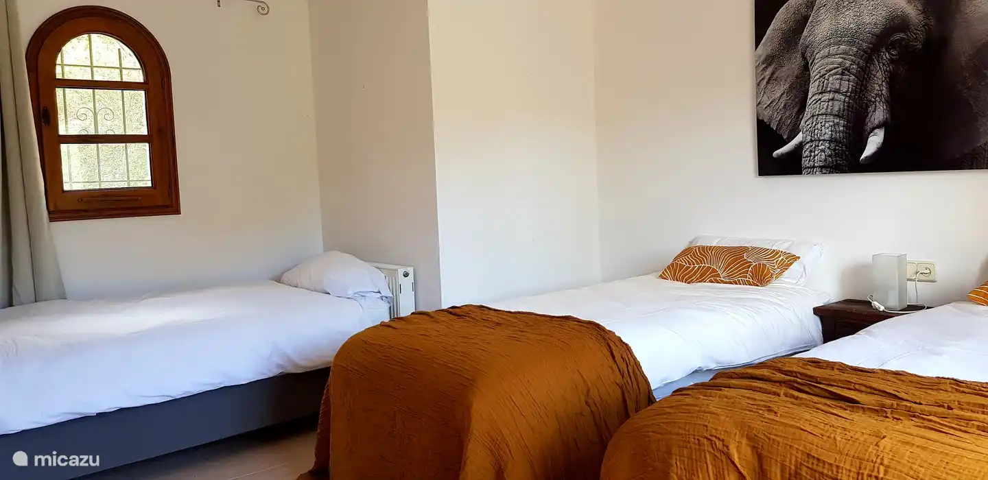 Schlafzimmer im Obergeschoss, 3 x Einzelbett