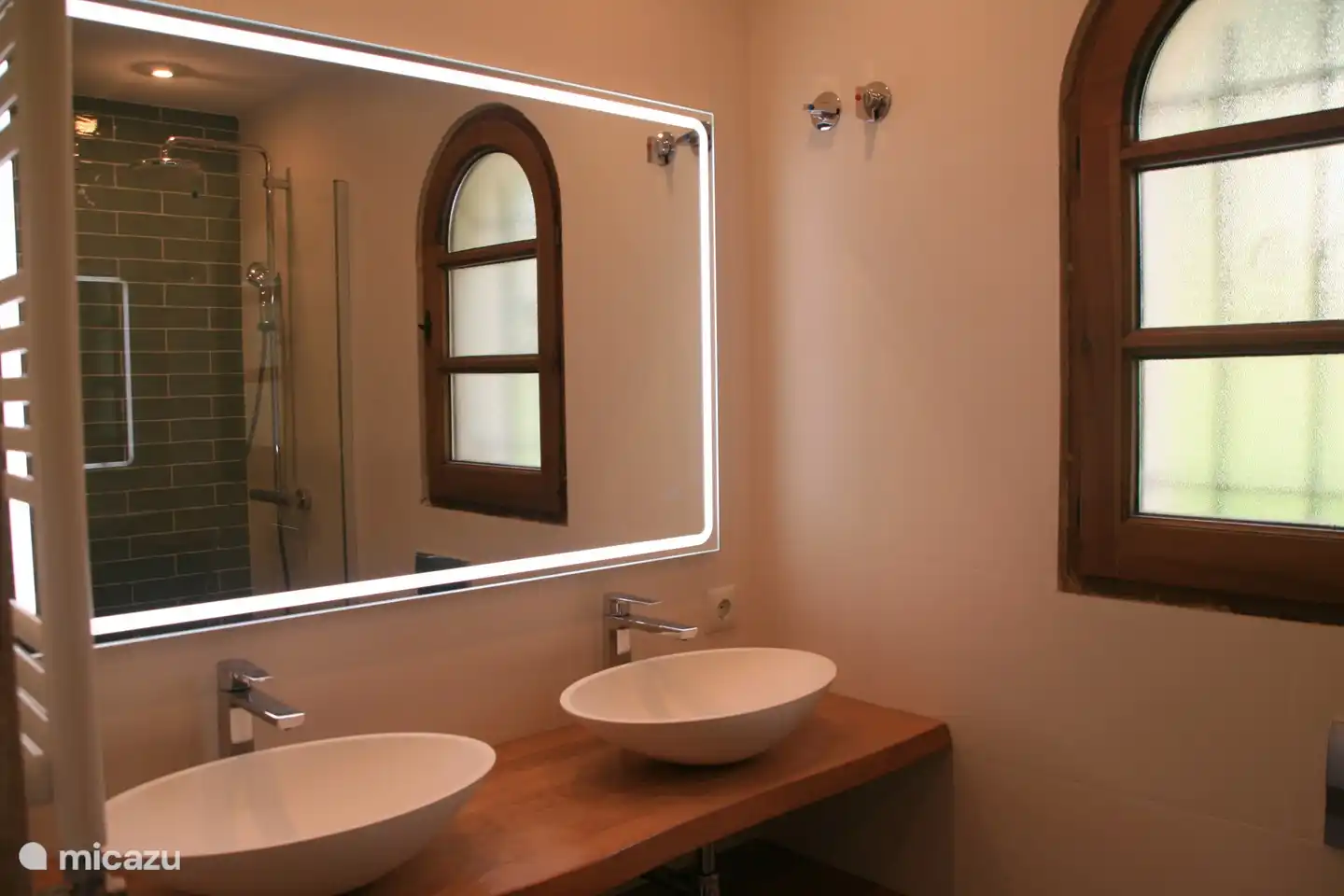 Badezimmer im Obergeschoss (renoviert 2022)