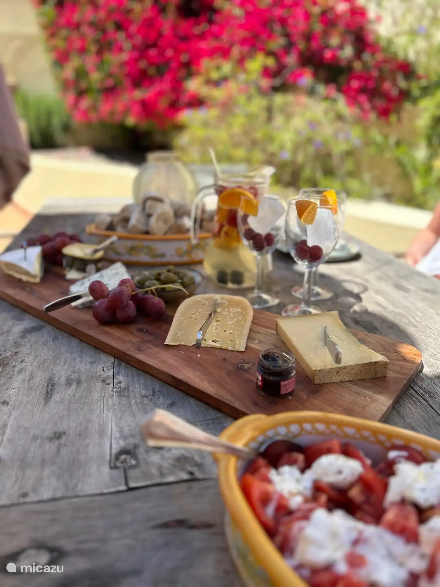 Tomar una copa en la terraza