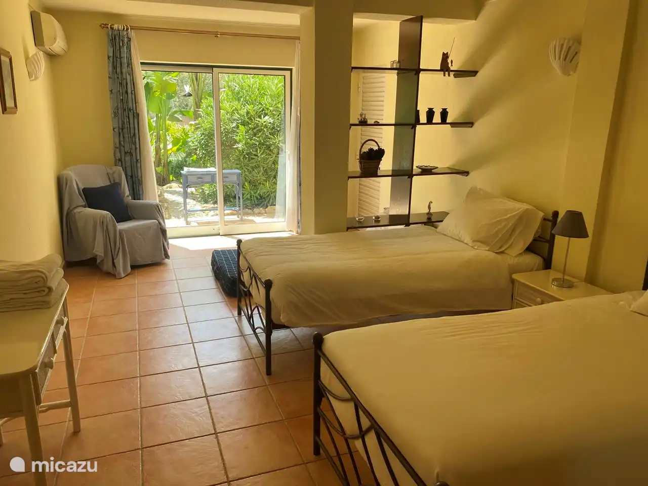 Dormitorio 4 con acceso al jardín. Habitación para 3 personas