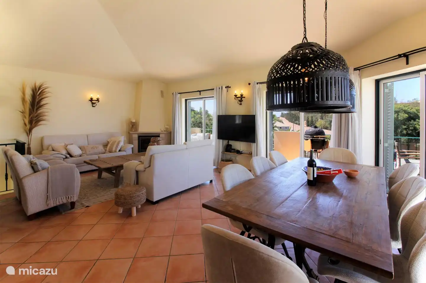 mesa de comedor y sala de estar