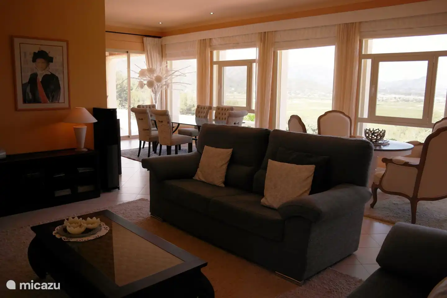 Schönes Wohnzimmer mit schöner Aussicht