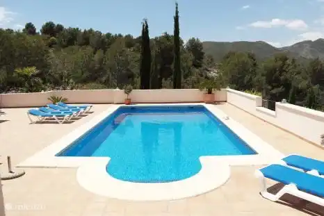 Ein erfrischendes Bad im Pool