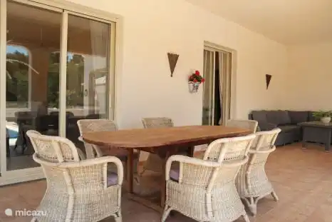 Überdachte Terrasse