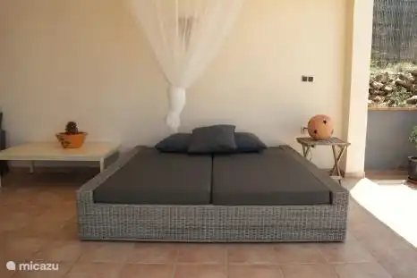 Entspannen Sie sich auf diesem schönen Loungebett