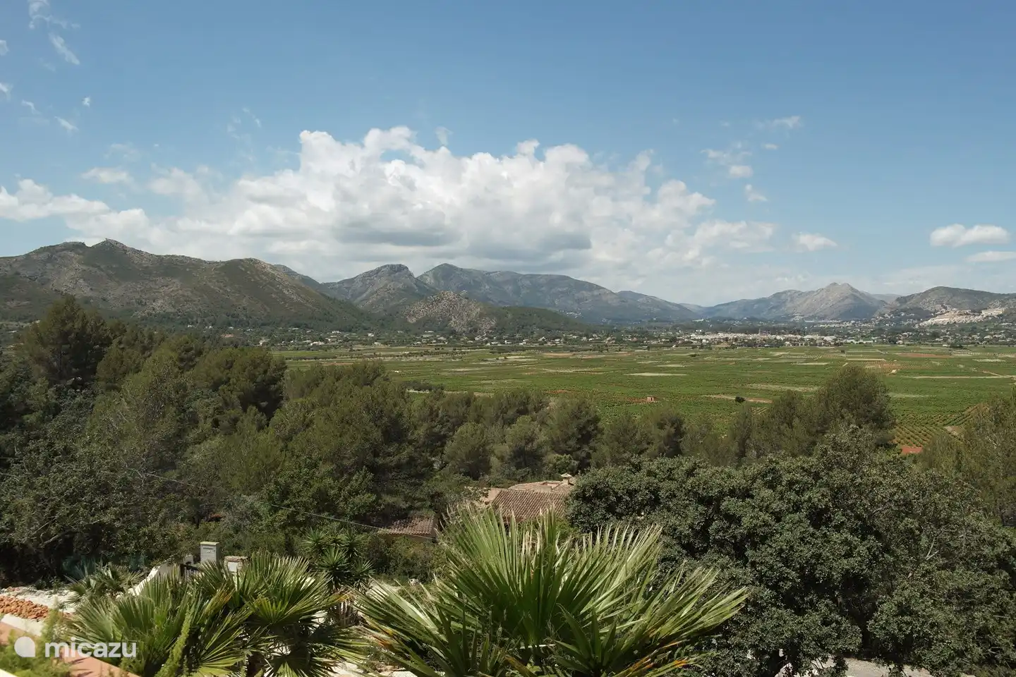 Von unserer Villa aus haben Sie einen wunderschönen Blick über das Jalon-Tal