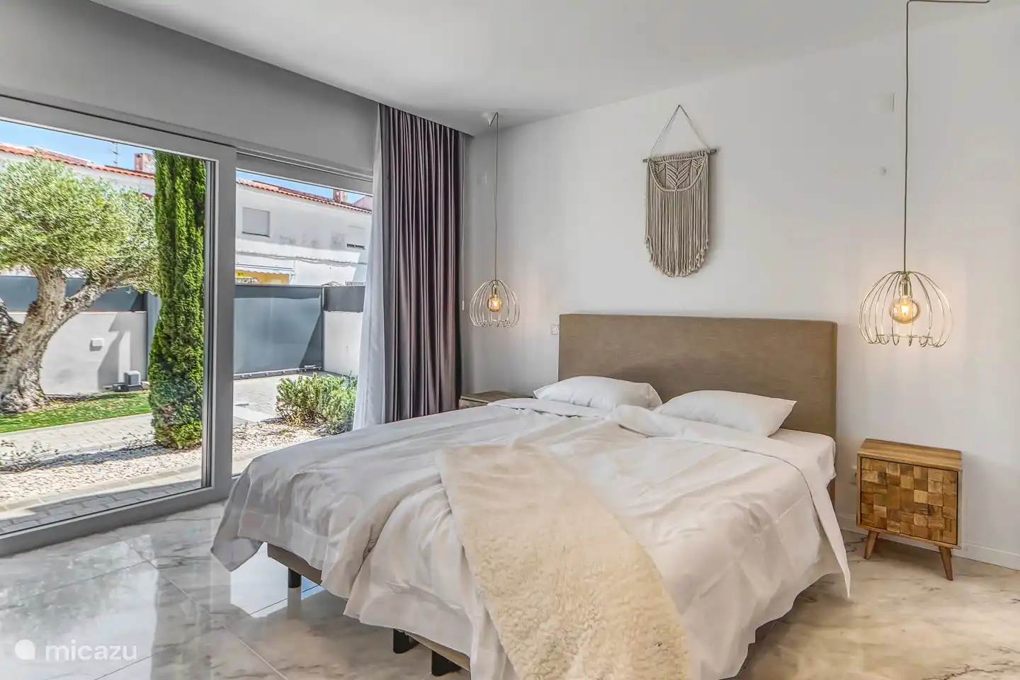 Dormitorio en la parte trasera