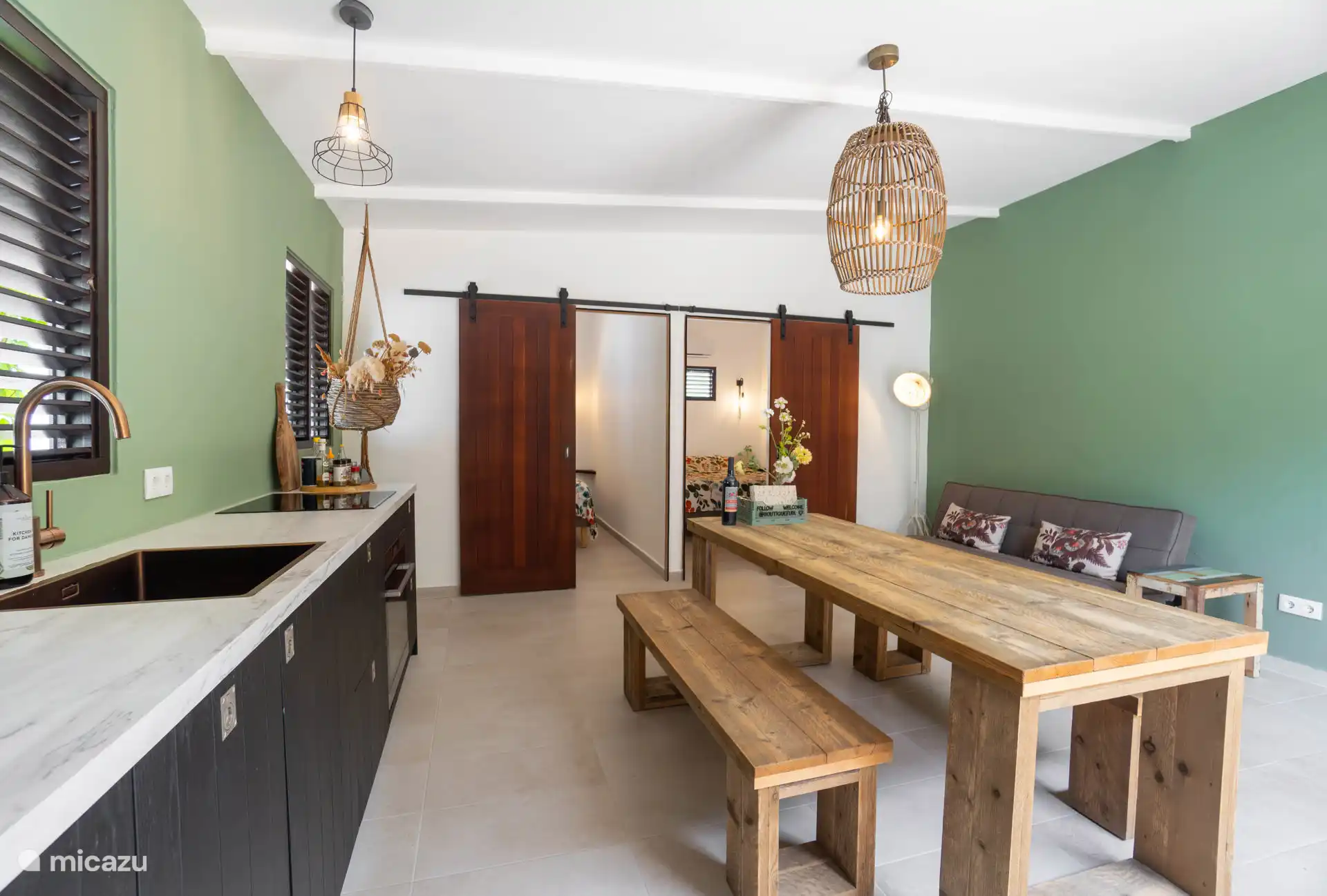 Cocina con sala de estar