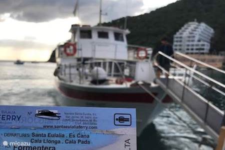 Take the ferry from Cala Llonga