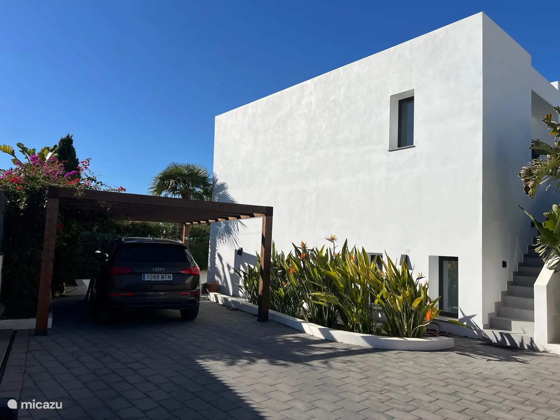 Carport. Das Obergeschoss ganz privat.