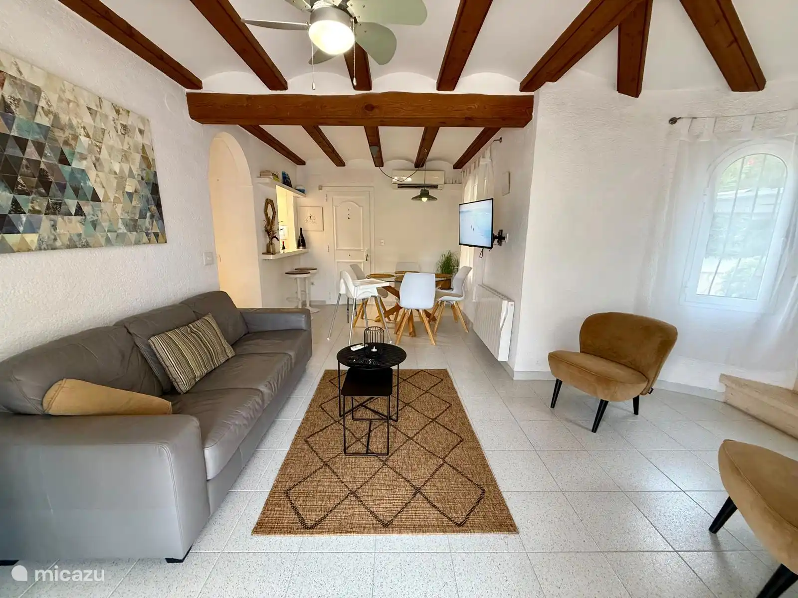 the living-dining room seen from the terrace
