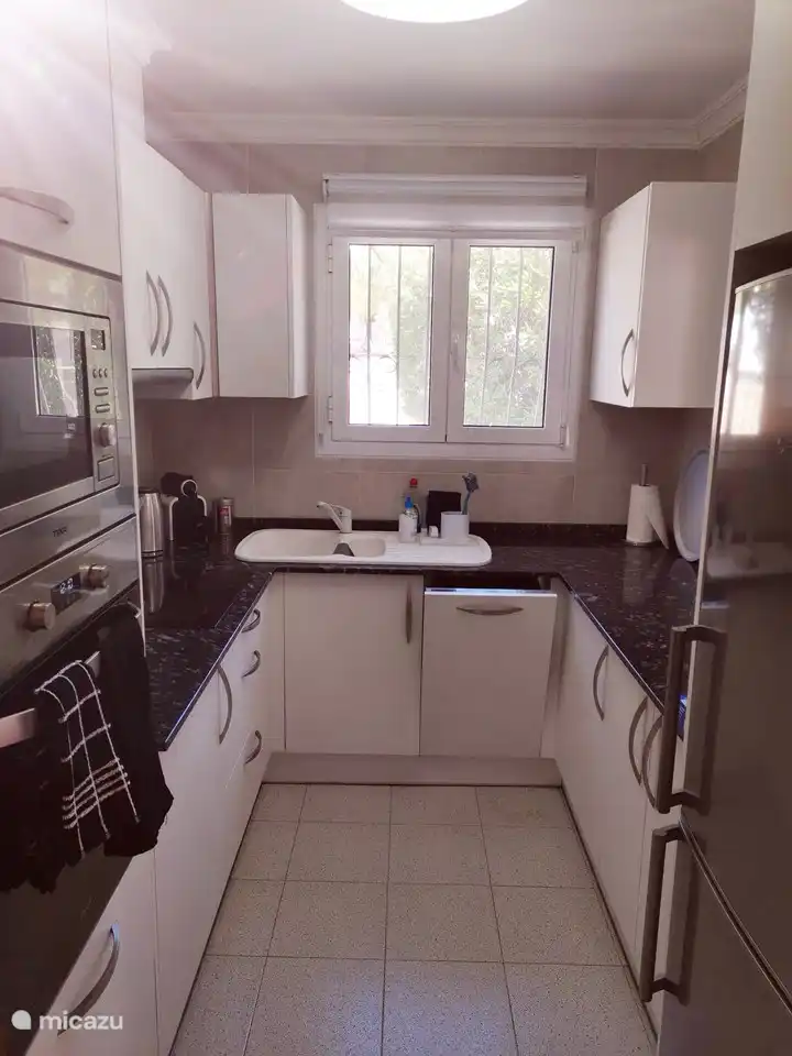 The fully equipped kitchen