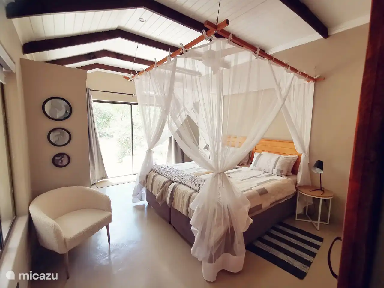 Chambre 2 avec salle de bain attenante