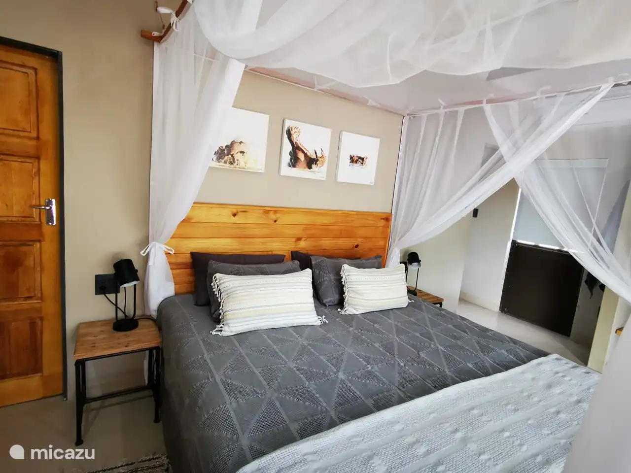 Chambre des maîtres avec salle de bain attenante