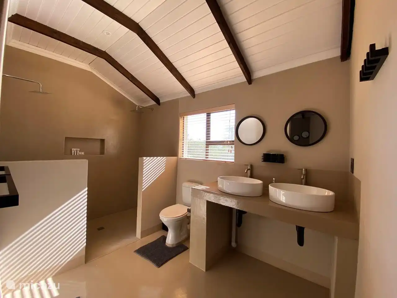 Salle de bain attenante avec douche double