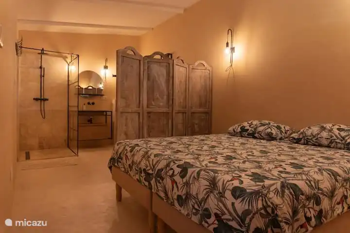 Chambre avec salle de bain