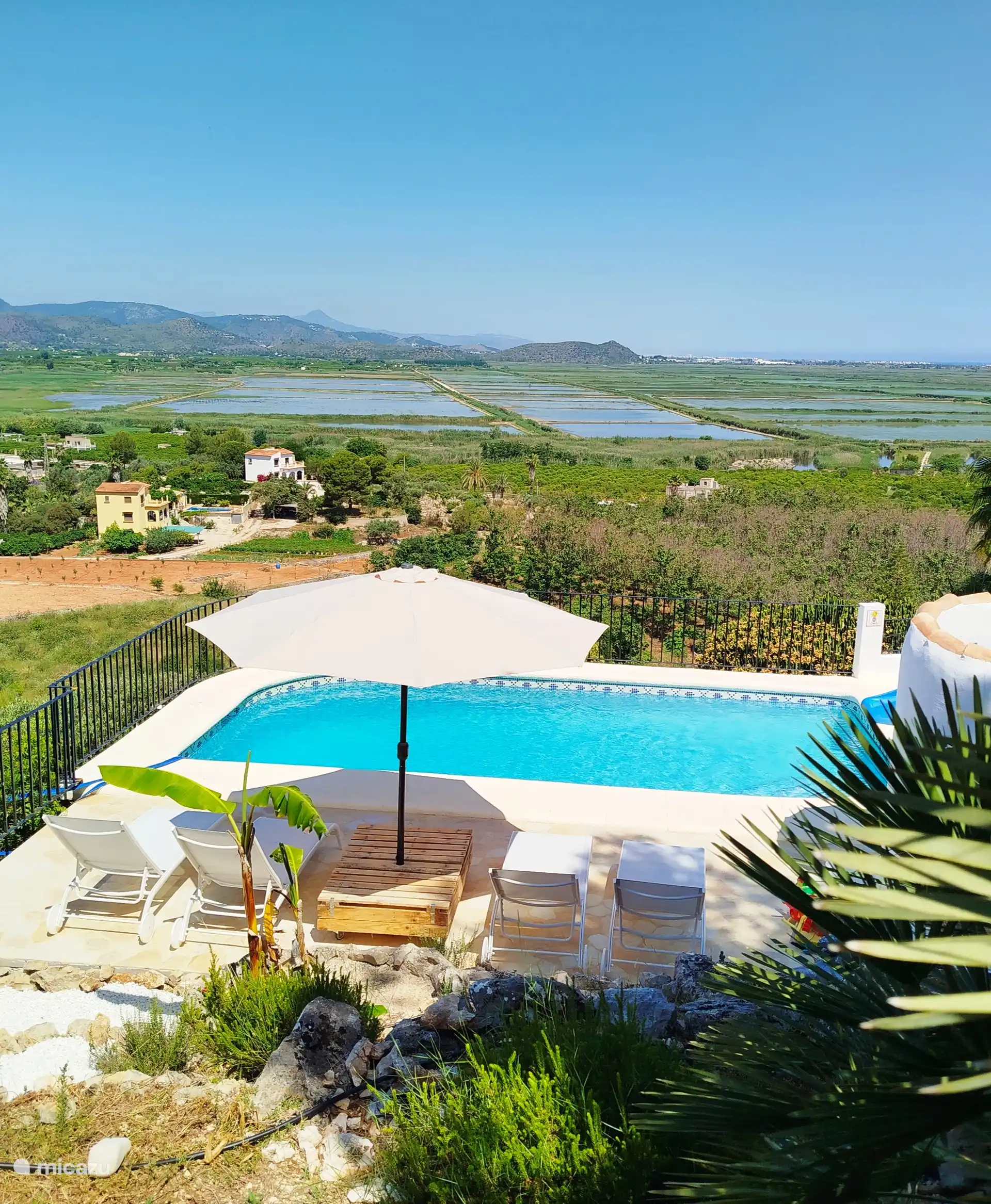 Entspannen Sie sich am Pool mit Panoramablick auf die Berge, das Naturschutzgebiet Marjal und die Küste