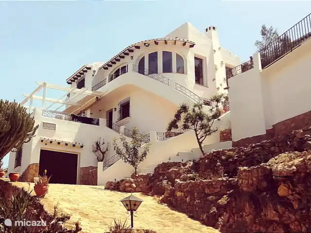 El Castellet, maison privée et piscine | Espagne, Costa Blanca, Dénia - villa Vue de la maison depuis la rue. Divisé en 2 appartements séparés, chacun avec sa propre entrée, une terrasse (couverte) et 2 chambres et (2) salle(s) de bain(s)