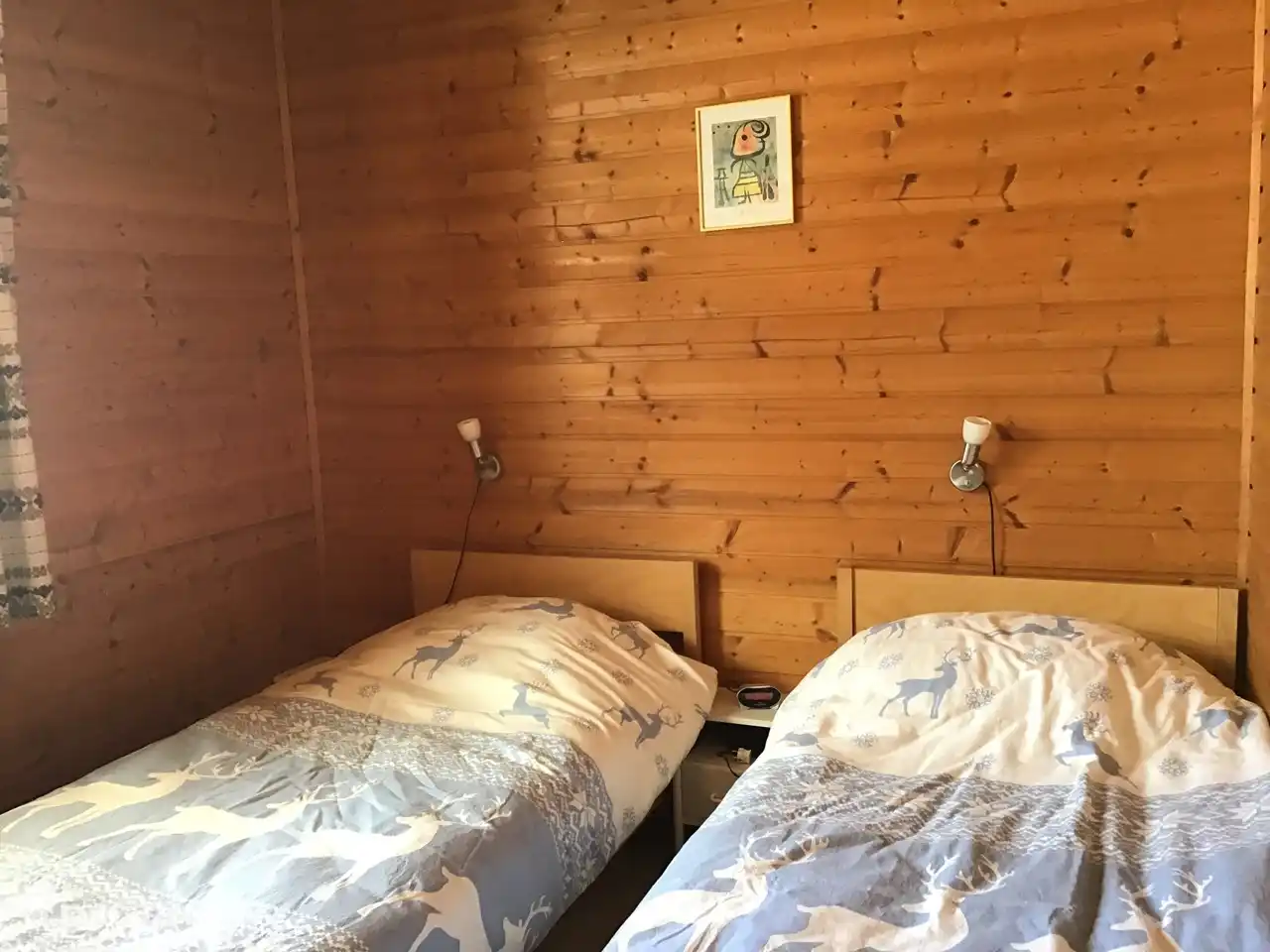 Dormitorio con cama de 180 cm de ancho