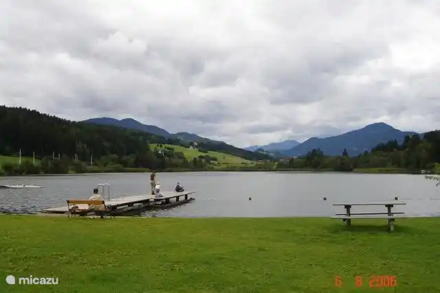 Lago de Neudorf, a unos 25 km de St. Peter am Kammersberg