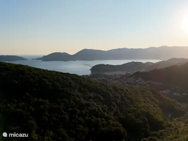 2 - Cinque Terre - Toscane - Lerici | Italie, Ligurie, Lerici - appartement Vue sur la mer et le parc dans l’après-midi