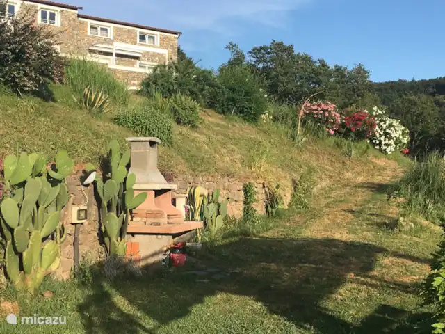 2 - Cinque Terre - Toscane - Lerici | Italie, Ligurie, Lerici - appartement Jardin commun - avec piscine, barbecue, pergola avec table à manger