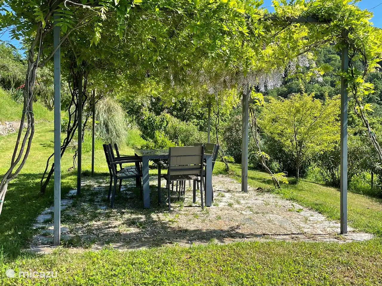 Jardín comunitario - con piscina, barbacoa, pérgola con mesa de comedor