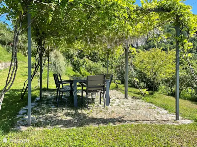 2 - Cinque Terre - Toscane - Lerici | Italie, Ligurie, Lerici - appartement Jardin commun - avec piscine, barbecue, pergola avec table à manger
