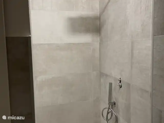 2 - Cinque Terre - Toscane - Lerici | Italie, Ligurie, Lerici - appartement Salle de bain 3 - lavabo, douche pluie, bidet et toilettes