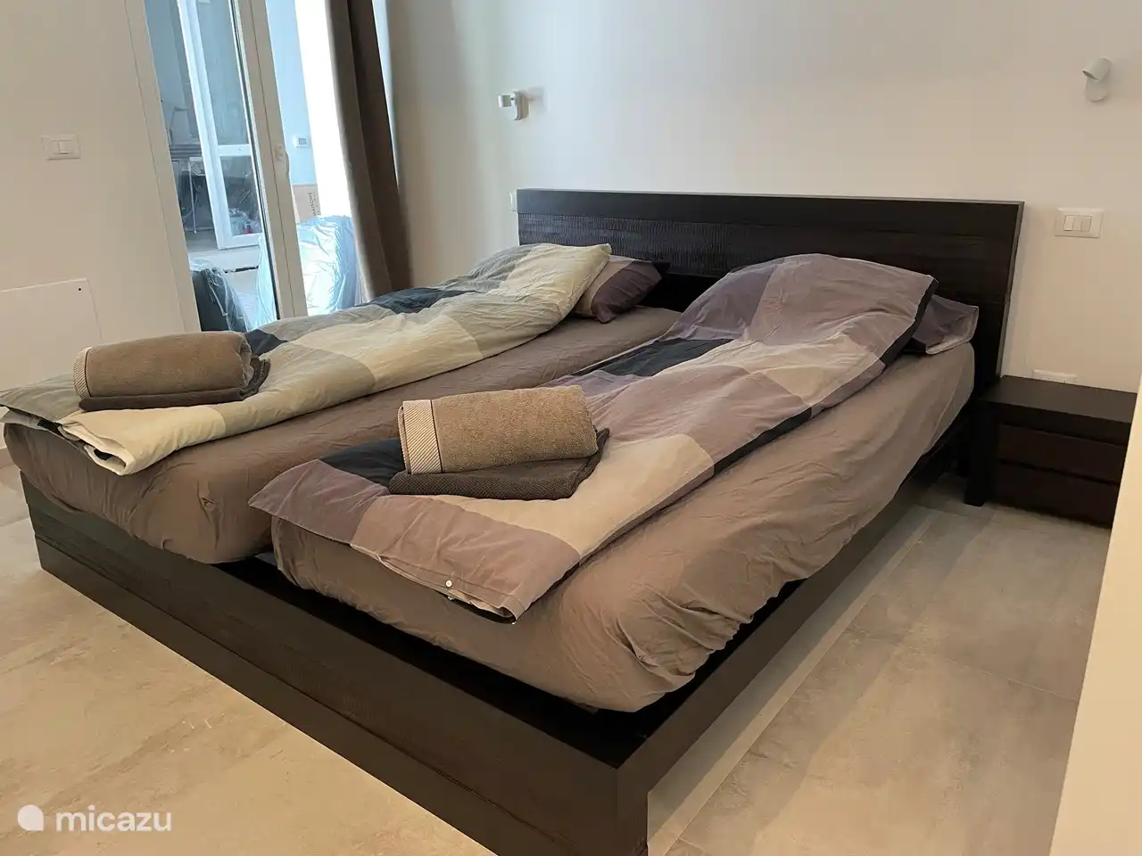 dormitorio 1 - con cama king size, armario y silla