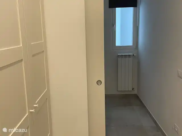 2 - Cinque Terre - Toscane - Lerici | Italie, Ligurie, Lerici - appartement Chambre 2 - Entrée avec placard