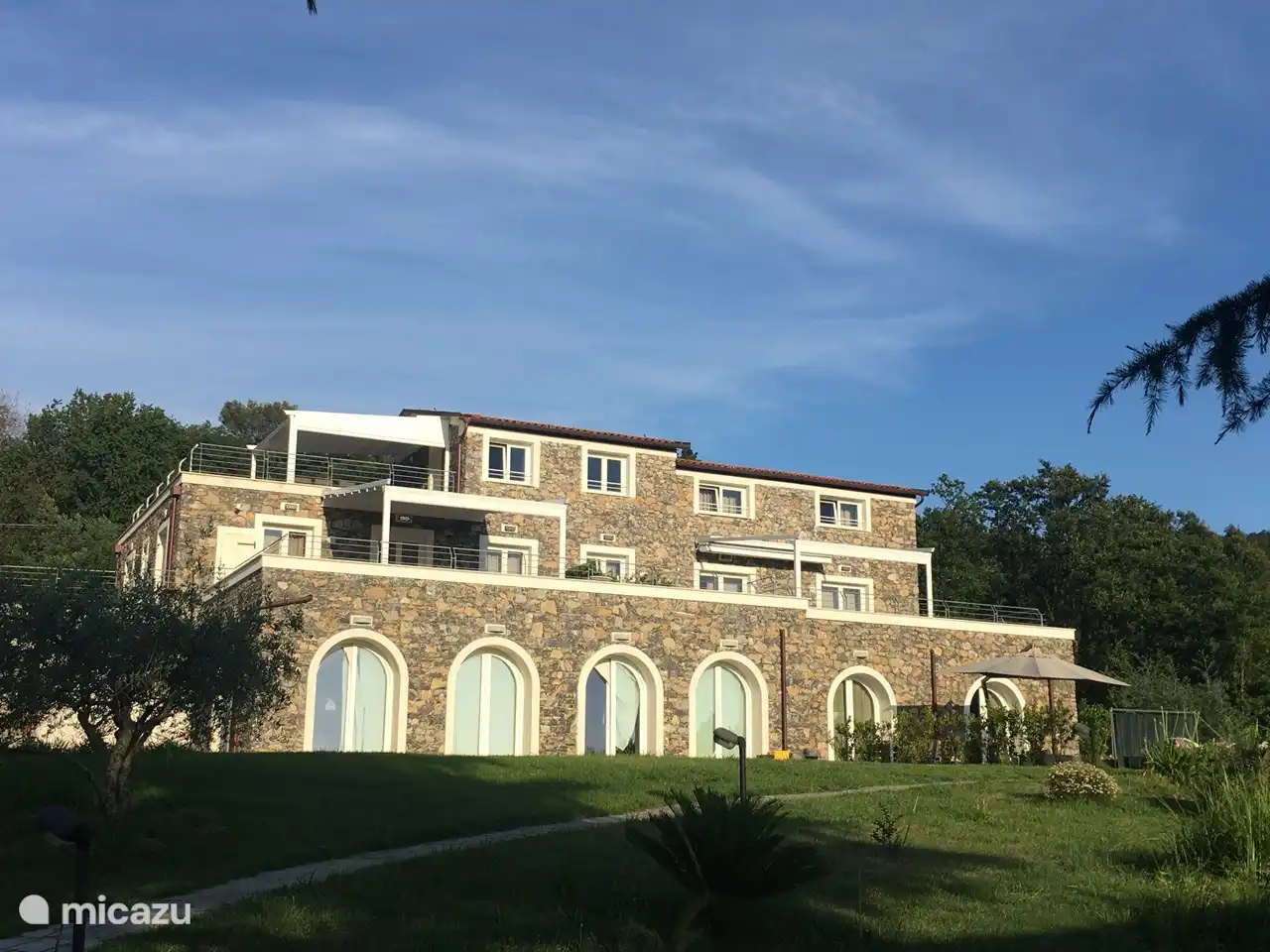 Casa con 5 apartamentos en total