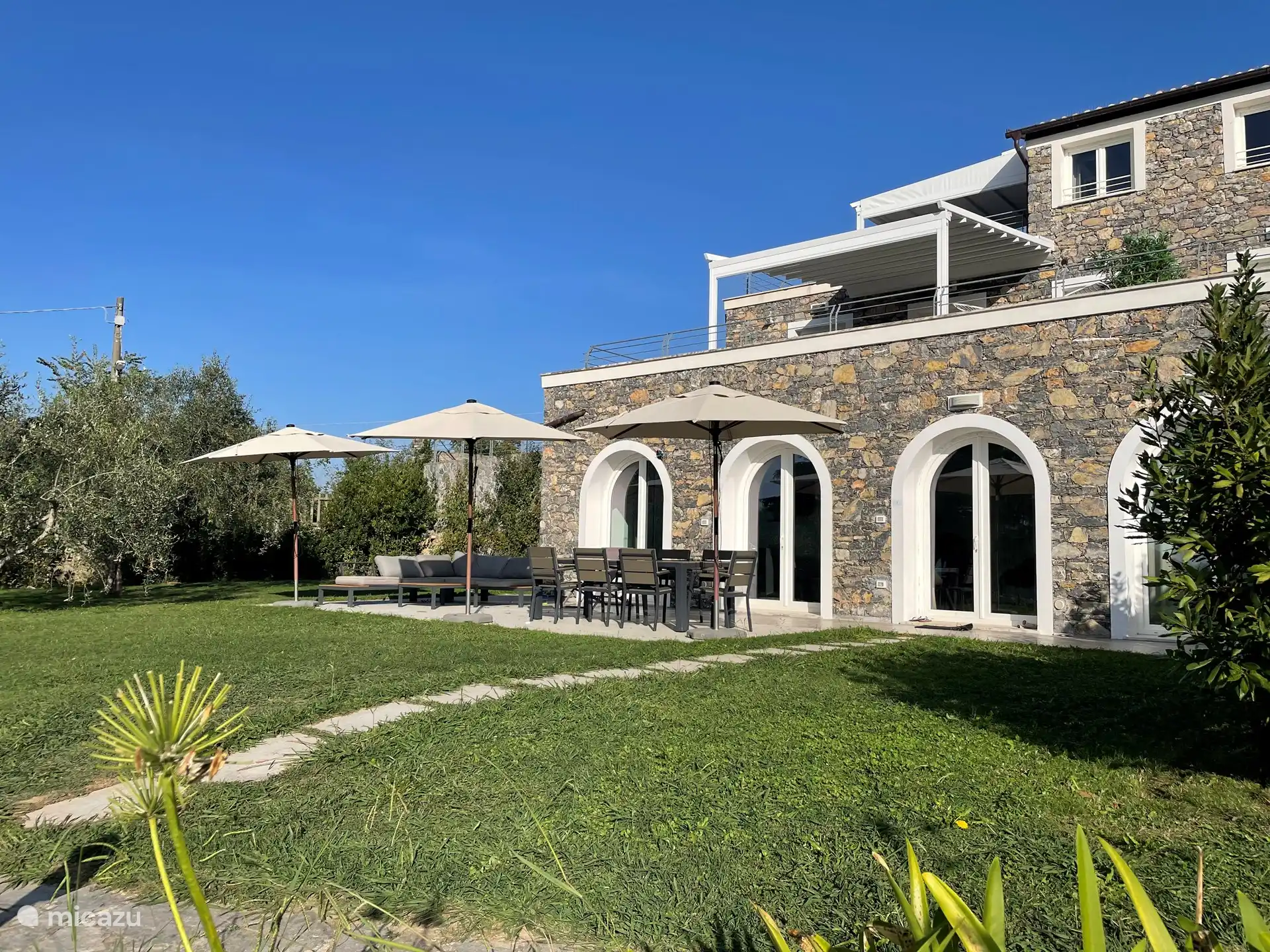 Apartamento de entrada con terraza privada y jardín privado