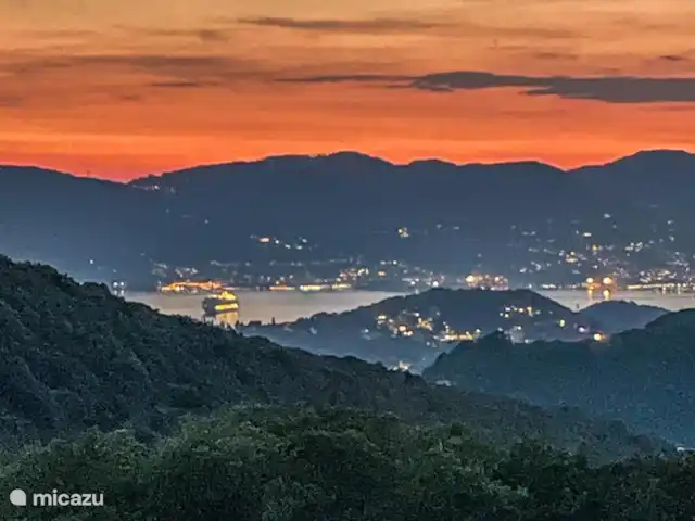 2 - Cinque Terre - Toscane - Lerici | Italie, Ligurie, Lerici - appartement Vue de la maison le soir