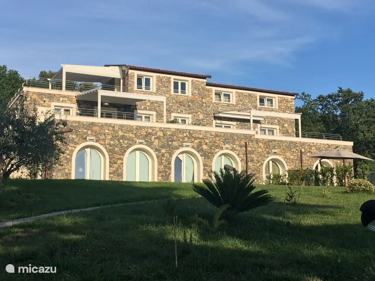 La casa con 5 apartamentos.