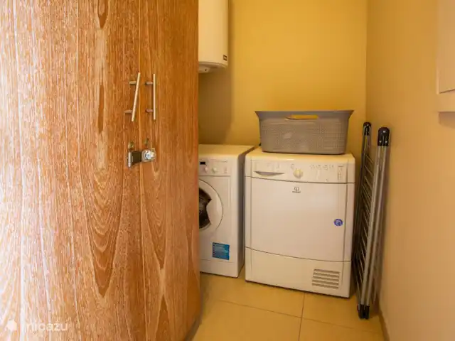 Quartier Jan Thiel | appartement B7 | Curaçao, Banda Ariba (est), Spaanse Water - appartement Buanderie avec lave-linge et sèche-linge.