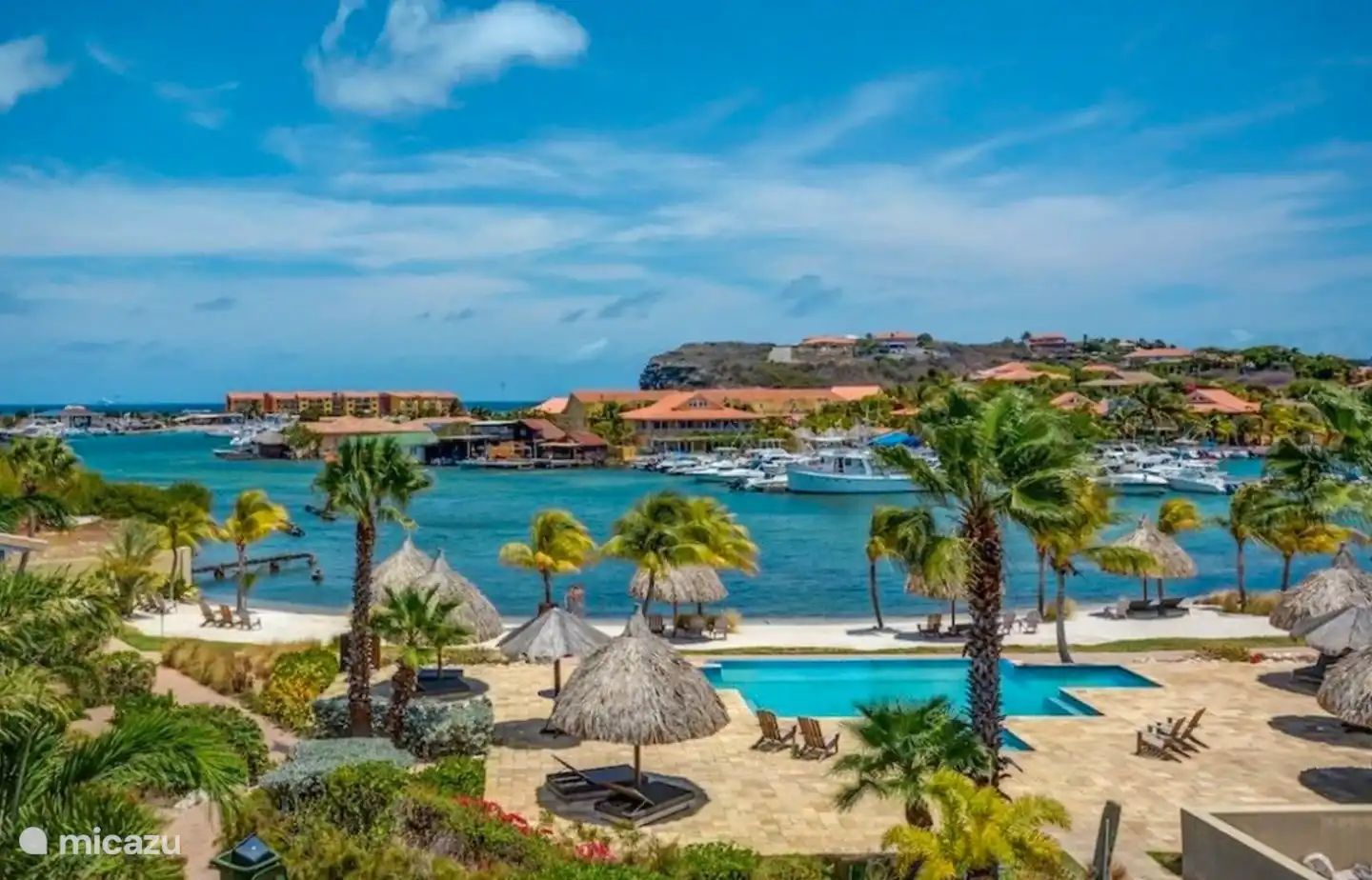 Este apartamento está situado en el agua española