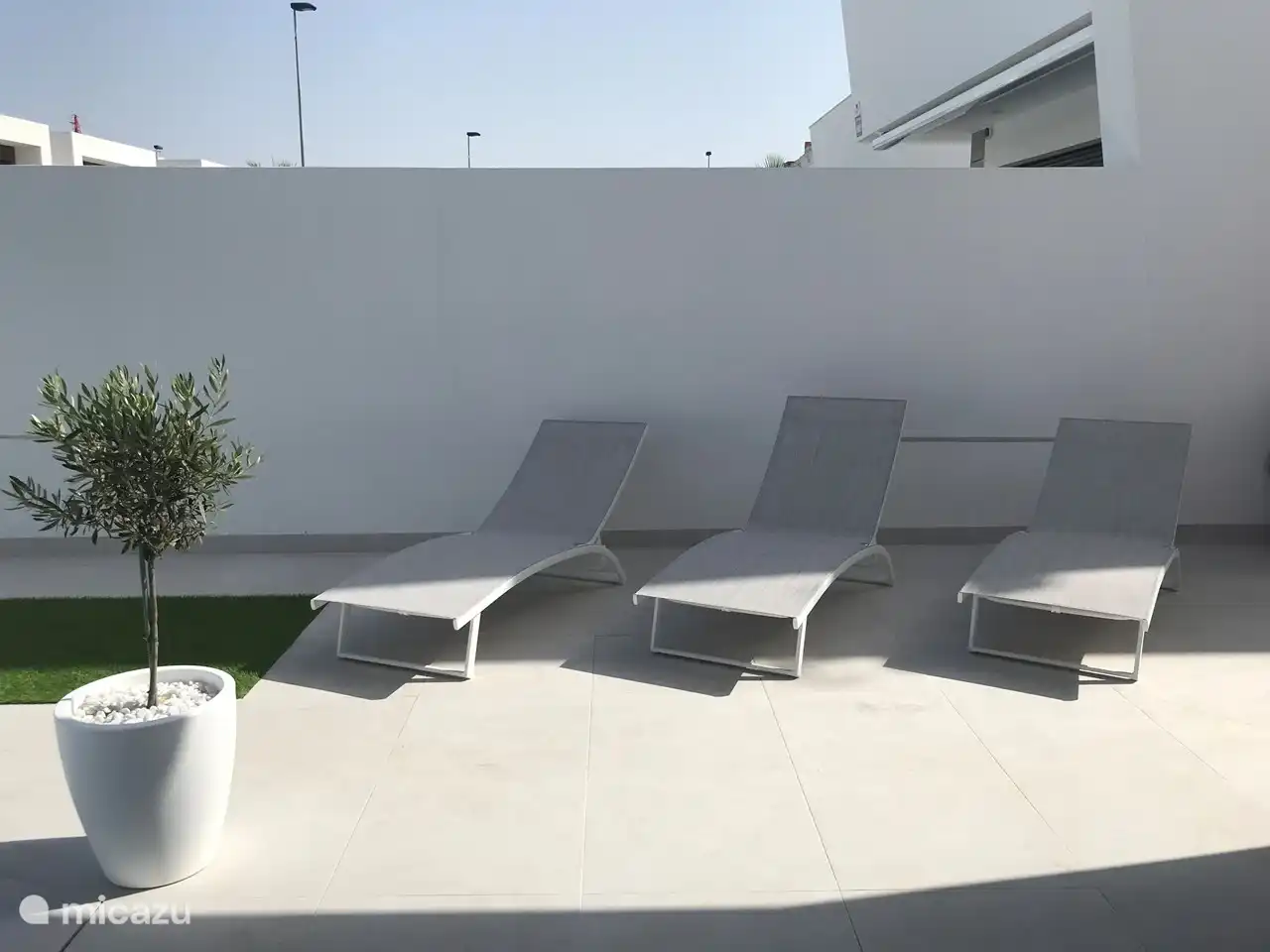 terrasse de la piscine