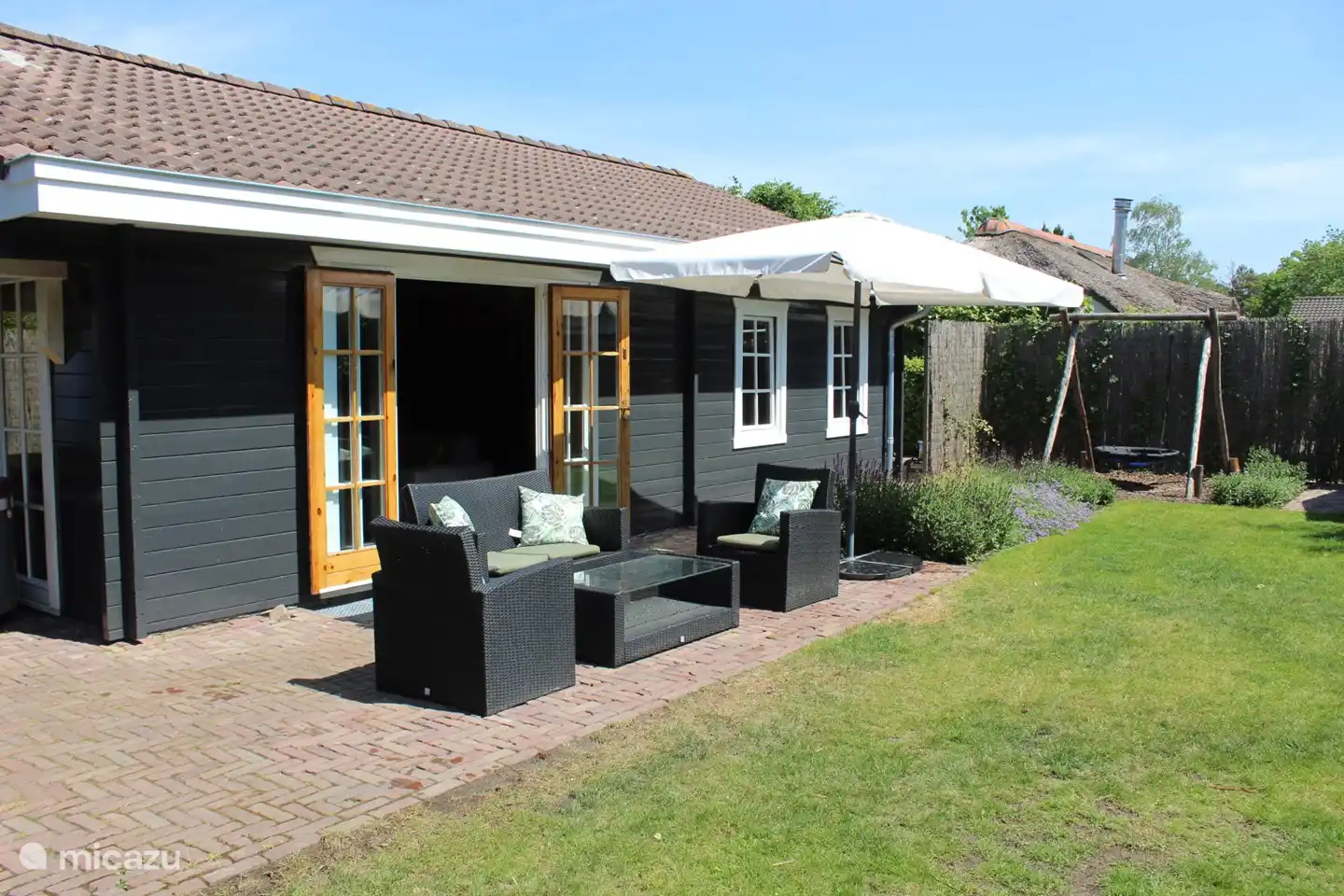 Außenansicht vom Baumhaus